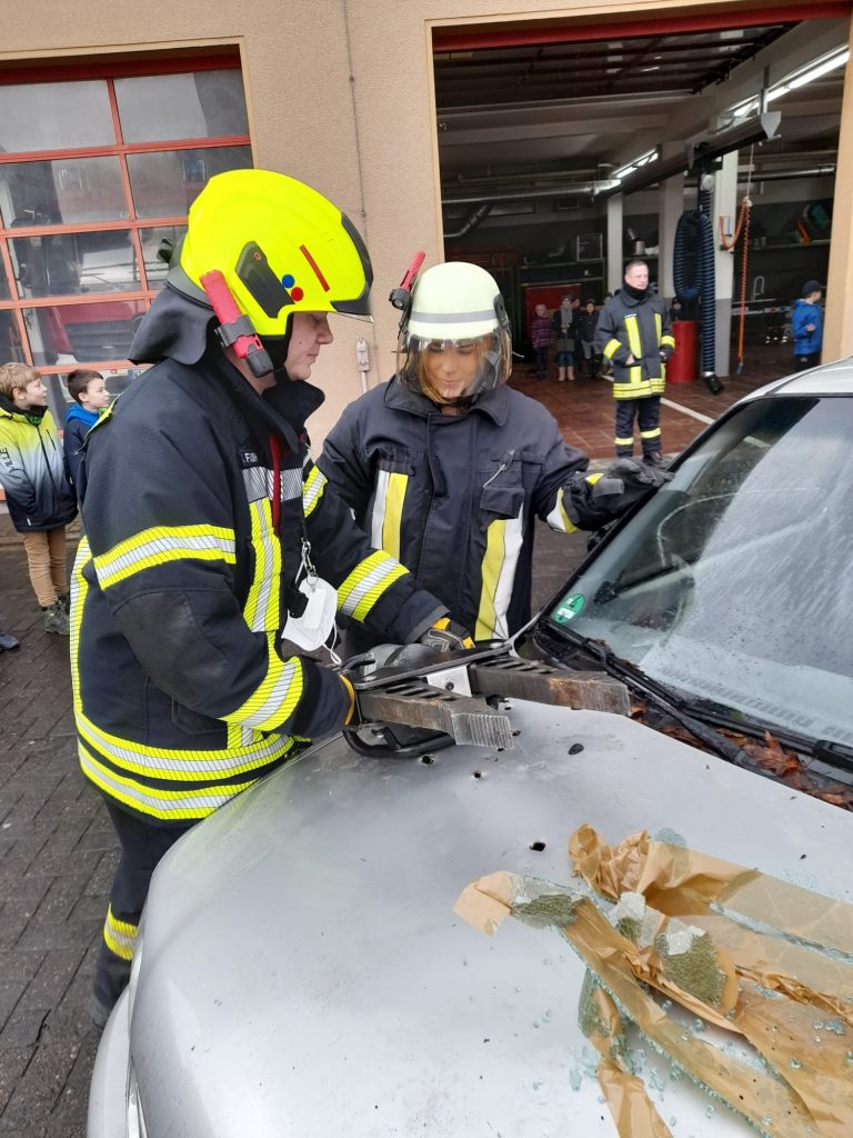 Jahrgang 3 besucht die Feuerwehr (3)