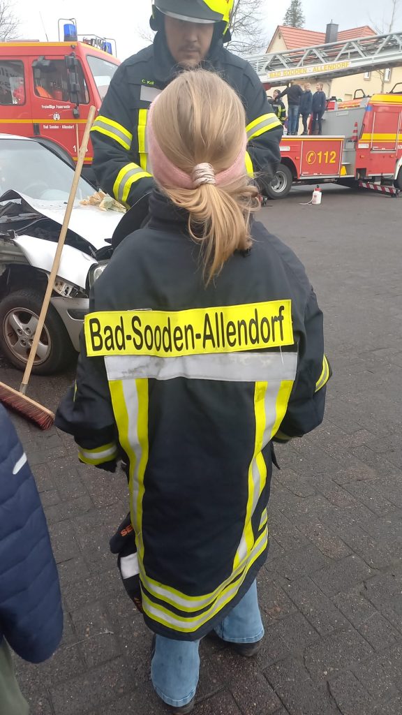 Jahrgang 3 besucht die Feuerwehr (7)