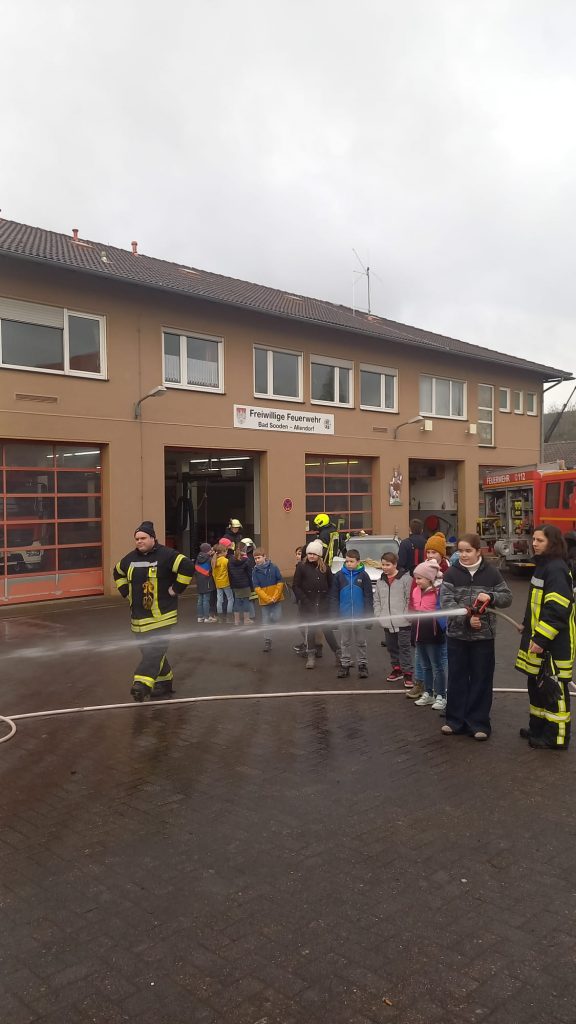 Jg 3 besucht die Feuerwehr (2)